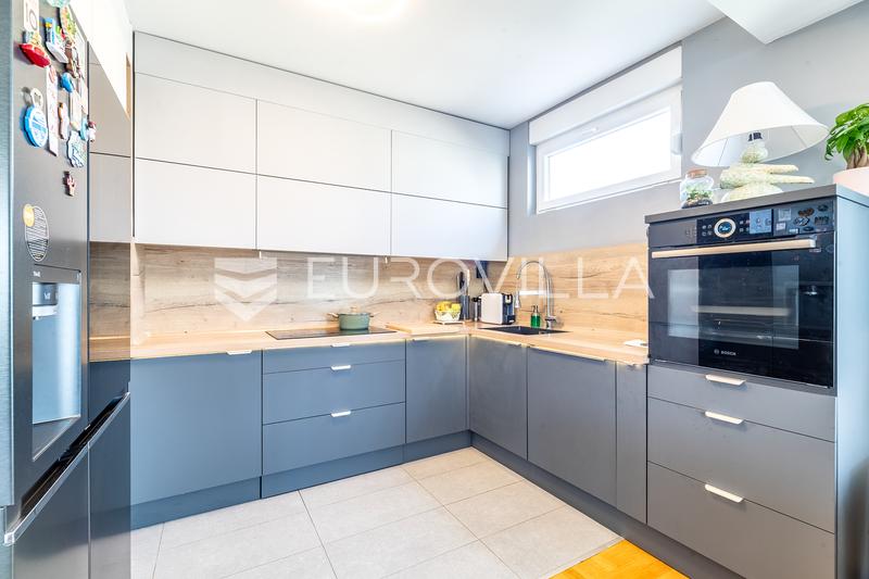 Zagreb, Velika mlaka, prekrasan četverosoban penthouse 134 m²