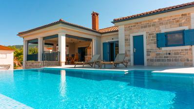 Hvar, Jelsa, schönes Haus mit Pool in toller Lage