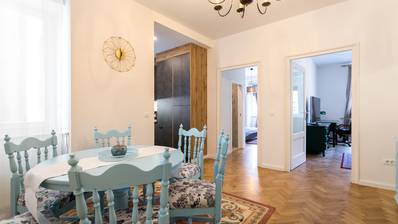 Se alquila apartamento de dos habitaciones de 87 m² con balcón en la calle Vodnikova