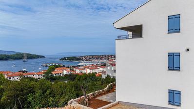 Město Cres, Grabar, Třípokojový byt 101 m² se zahradou a výhledem na moře