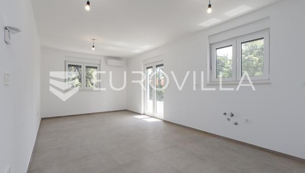 Ístria, Pula, apartamento de dois quartos em prédio novo com elevador.
