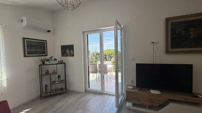 Istra, Rovinj, top lokacija: Prostrani dvosoban stan 100m2 na 2. katu s pogledom na more