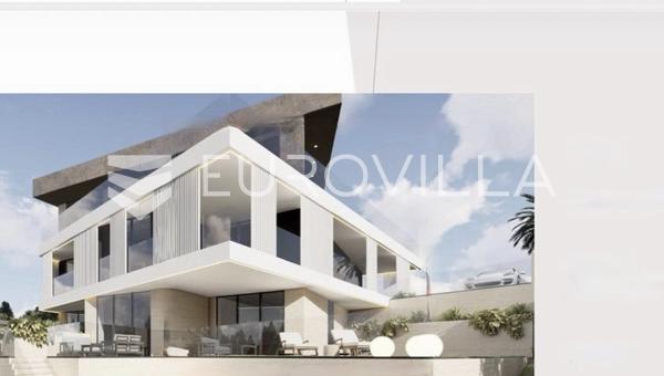 KRK, luxusní novostavba, nemovitost se 2 ložnicemi, 132 m², bazén, terasa, zahrada, balkon