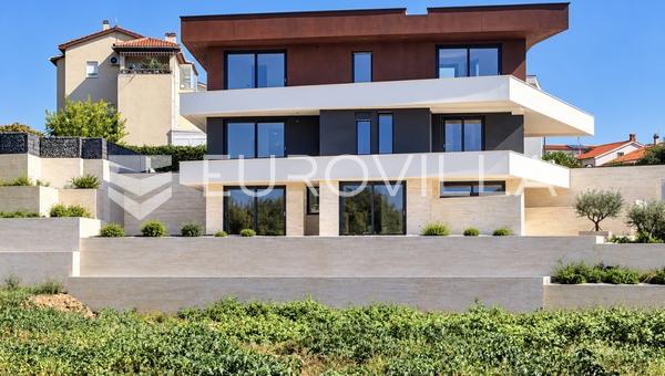 KRK, ylellinen uudiskohde, 2 makuuhuoneen kiinteistö, kaksikerroksinen huoneisto 132 m², terassi, puutarha, parveke