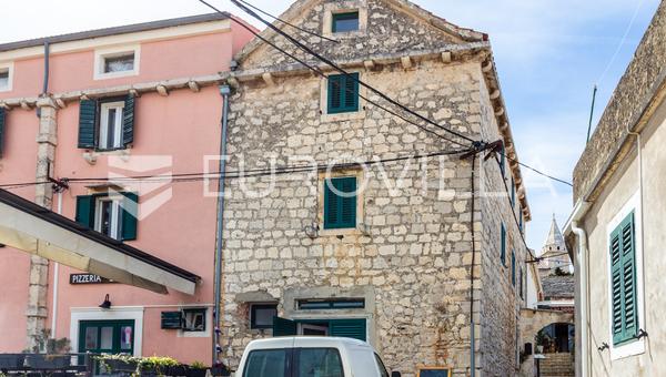 Primošten, kamena kuća u staroj jezgri, 150 m²