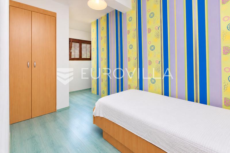 Kostrena, Vrh Martinščice, samostojeća kuća 300 m², pogled na more - 32