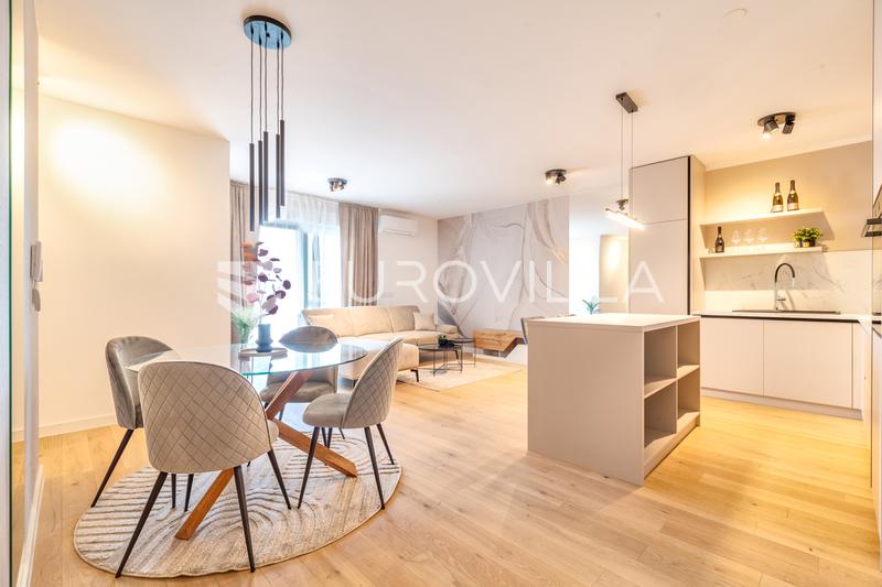 Velika Gorica, Center, luxury two bedroom apartment, new building, 2 parking spaces, 73m2