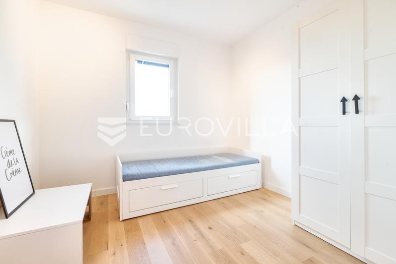 Velika Gorica, Center, luxury two bedroom apartment, new building, 2 parking spaces, 73m2