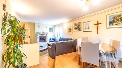 Zagreb, Blato, 3.300 m²'lik arsada iki ev, geniş arazi, ticari, iş kullanımı.
