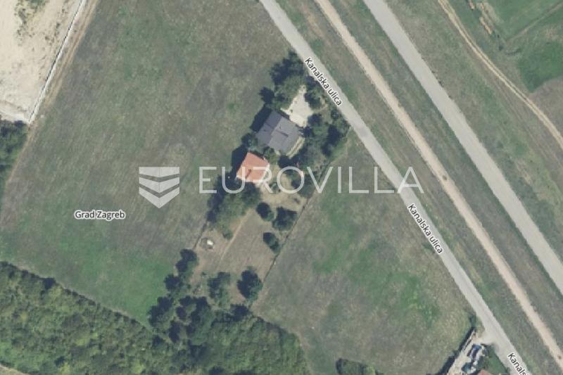Zagreb, BLATO, dvije kuće na parceli od 3.300 m², velika okućnica, gospodarska namjena - 2