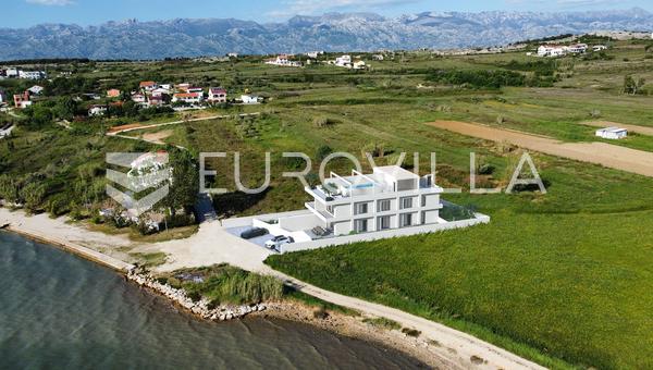 Apartamento de lujo con piscina y jardín - primera línea de mar, Rtina Razanac - S1