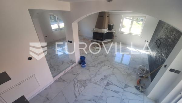 Ogulin, huis 268 m², nieuw gerenoveerd, uitstekende locatie, dicht bij het centrum