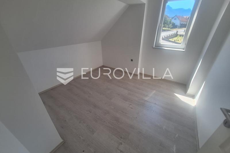 Ogulin, maison 268 m², récemment rénovée, excellent emplacement, proche du centre - 8