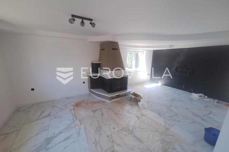 Ogulin, maison 268 m², récemment rénovée, excellent emplacement, proche du centre - 2