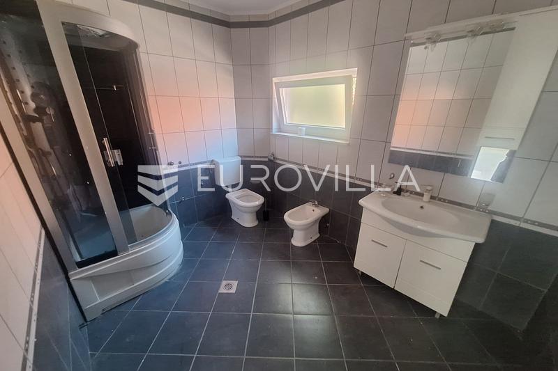 Ogulin, maison 268 m², récemment rénovée, excellent emplacement, proche du centre - 10