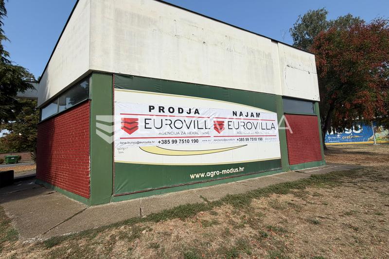 Đakovo, centro estricto de la ciudad - Edificio comercial de 755 m² - 24