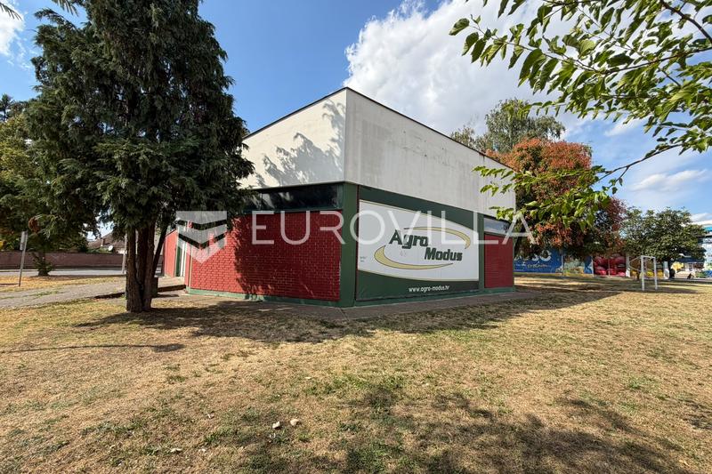 Đakovo, strogi Centar, poslovna zgrada 755 m² - 13