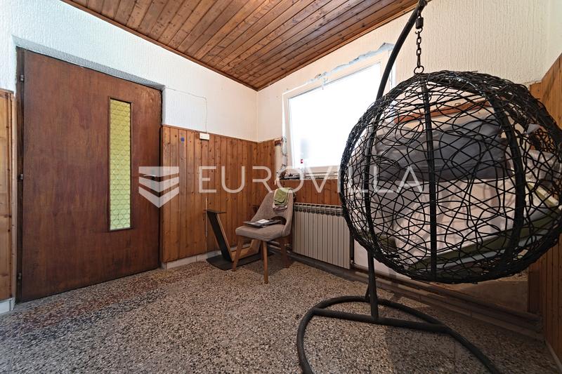 Čepin, na prodaju prostrana kuća od 488 m² s tri stambene cjeline - 27