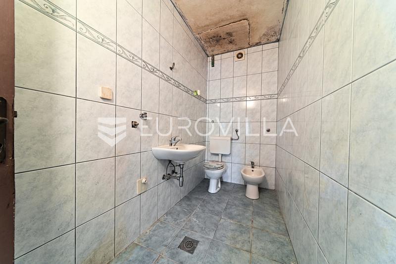 Čepin, na prodaju prostrana kuća od 488 m² s tri stambene cjeline - 26