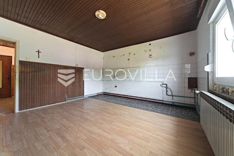 Čepin, na prodaju prostrana kuća od 488 m² s tri stambene cjeline - 35