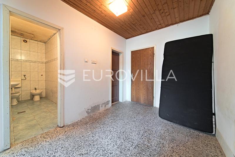 Čepin, na prodaju prostrana kuća od 488 m² s tri stambene cjeline - 33