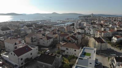 Vodice, NOVOGRADNJA, penthouse s krovnom terasom i pogledom na more, 141,80 m²