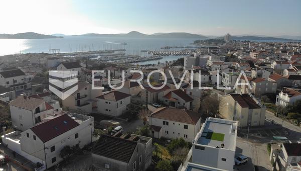 Vodice, OBRA NUEVA, ático con terraza en la azotea y vistas al mar, 141,80 m²