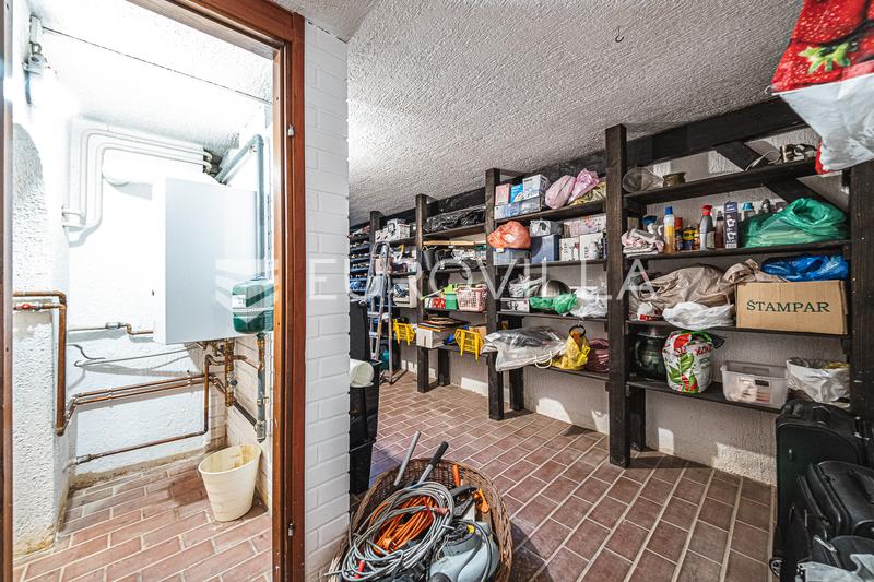 Zagreb, Vrhovec - Vidovčica, 220 m² aile evi, 1.121 m² arsa üzerinde - 23