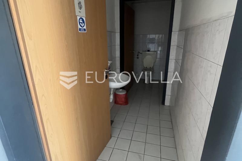 Krusevica, edificio commerciale con ampio terreno e posizione strategica - 10