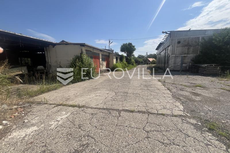 Krusevica, edificio commerciale con ampio terreno e posizione strategica - 4