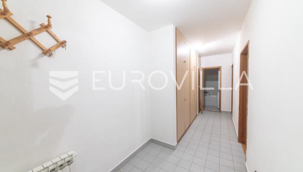 Vukovar, Borovo Naselje, apartamento de dos habitaciones con logia 56,38 m²