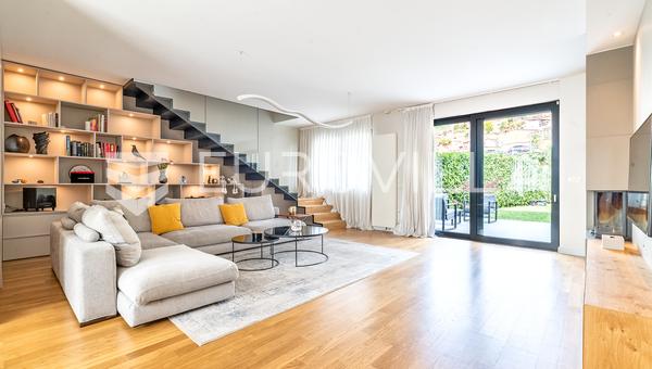 Загреб, Свети Дух, красивая четырехкомнатная квартира 226 м² с садом, гараж