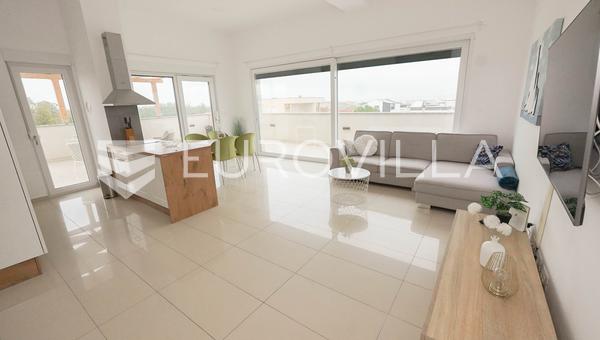 Zadar, Privlaka, moderan dvosoban penthouse s prekrasnim pogledom na more
