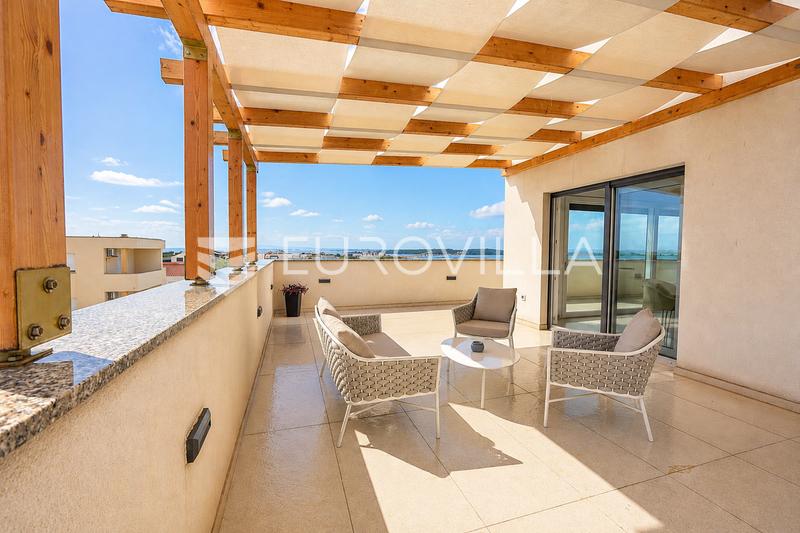 Zadar, Privlaka - modern two-bedroom penthouse with a spacious terrace and sea view - 10