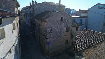 Istria, Vodnjan, kamenný dom na rekonštrukciu v centre Vodnjanu