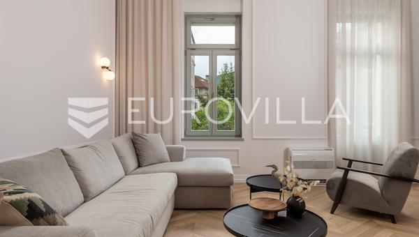 Opatija, központ, újonnan felújított luxuslakás NKP 73,05 m2