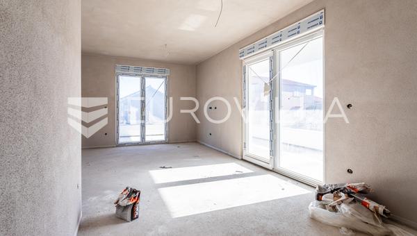 Čiovo, Okrug Gornji, trosoban stan s balkonom i pogledom na more, 88.57 m²