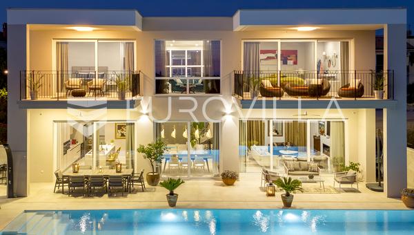 Istria, Buje, Villa de lujo para alquiler a corto plazo con piscina infinita y vistas panorámicas al mar
