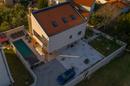 Istra, Pula, dizajnerska vila s bazenom, saunom i dodatnim stanom - 35