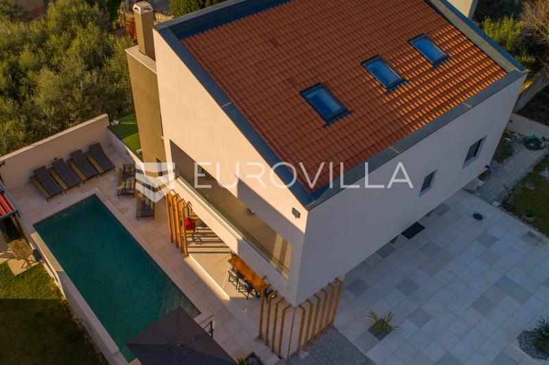 Istra, Pula, dizajnerska vila s bazenom, saunom i dodatnim stanom - 39