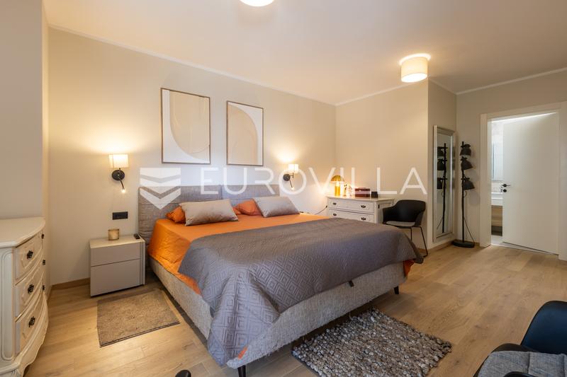 Istra, Pula, dizajnerska vila s bazenom, saunom i dodatnim stanom - 17