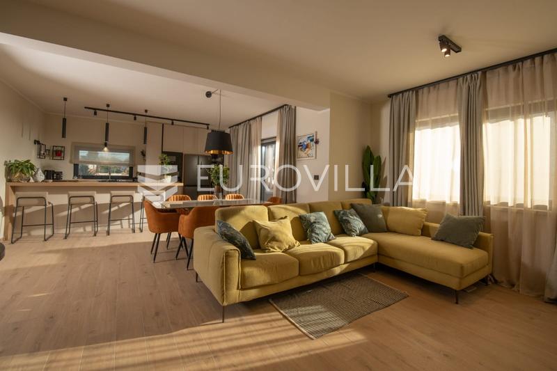 Istra, Pula, dizajnerska vila s bazenom, saunom i dodatnim stanom - 2