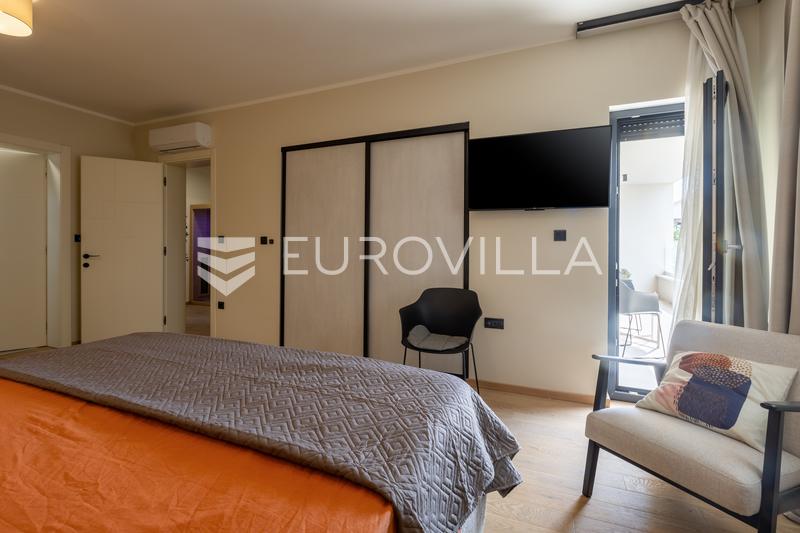 Istra, Pula, dizajnerska vila s bazenom, saunom i dodatnim stanom - 18