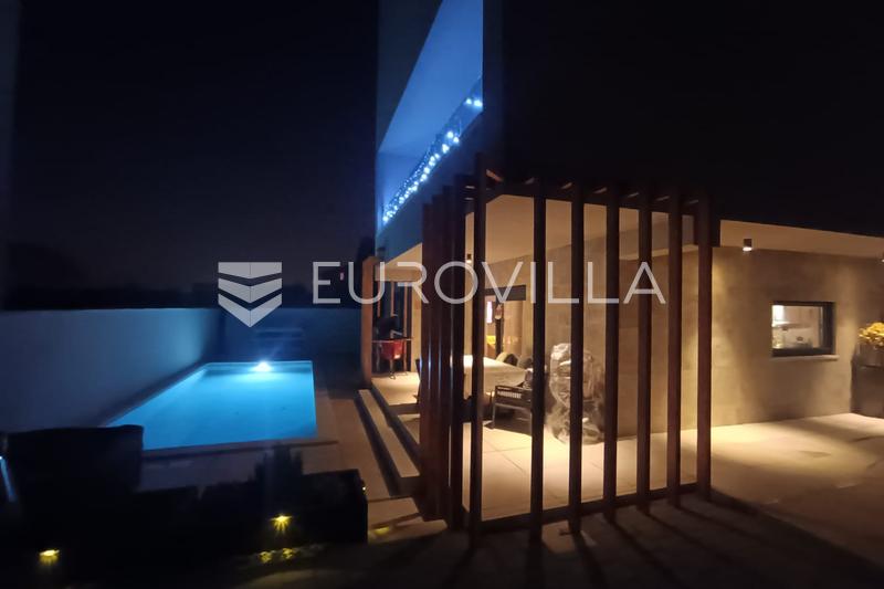 Istra, Pula, dizajnerska vila s bazenom, saunom i dodatnim stanom - 43