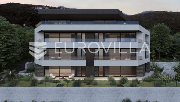 Opatija, Központ, egy háromszobás lakás egy kiváló új épületben, 120 m2-es tengeri kilátással.