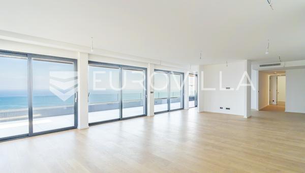 Opatija, Luksuzan penthose s otvorenim pogledom na Kvarner, NKP 274,93 m2