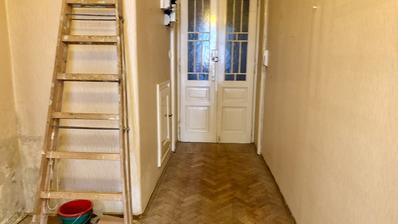 Rijeka, Centro, apartamento de quatro quartos com 98,47 m² para renovação em um edifício Austro-Húngaro