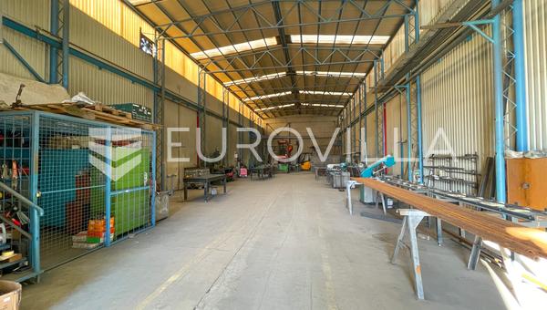 Donji Miholjac, Zona Industrial - Nave industrial en venta en una parcela de 10.538 m²