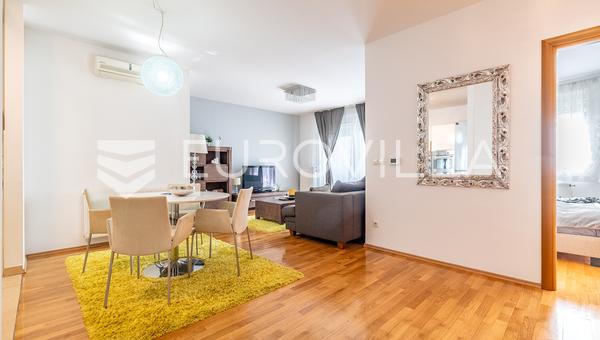 Zagabria, Trešnjevka, appartamento trilocale con loggia e posto auto in garage, 83 m²