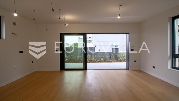 Zagreb, Srebrnjak, NOVOGRADNJA dvoetažan četverosoban stan 126,72 m² s vrtom i garažom